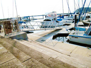 ボート係留施設