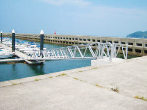 桟橋（ニッサンマリーナ新居浜）