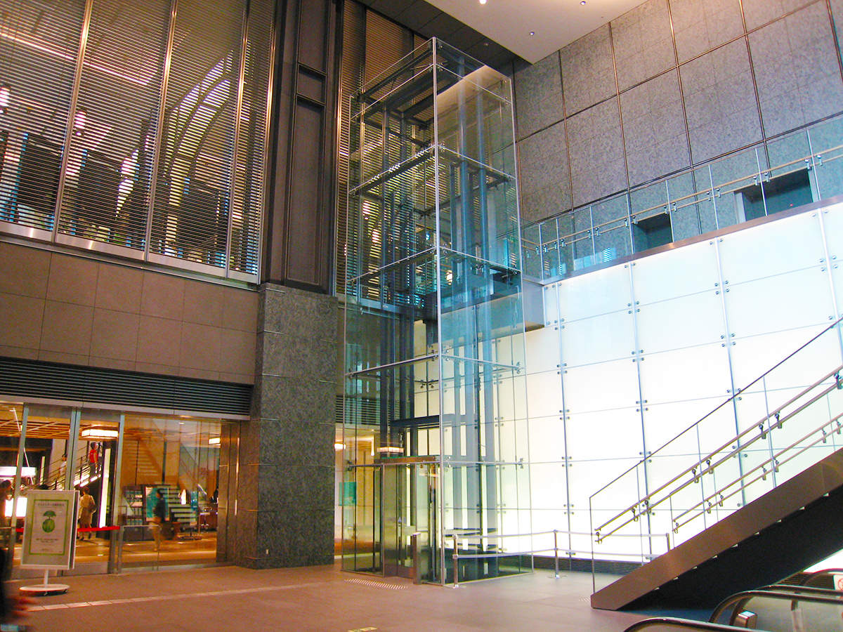 エレベーター転落防止安全柵(新丸の内ビルディング)